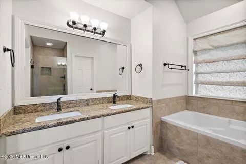 Bath - 102 Avon Cv, Madison, MS 39110 photo 1 of 3