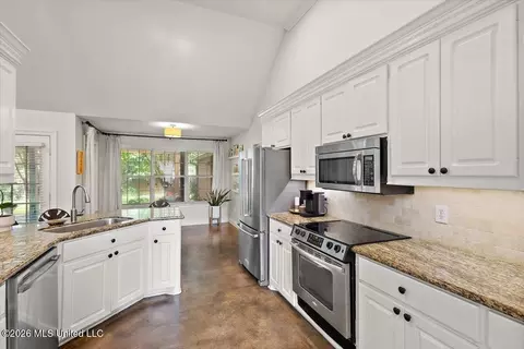 Kitchen - 102 Avon Cv, Madison, MS 39110 photo 2 of 3