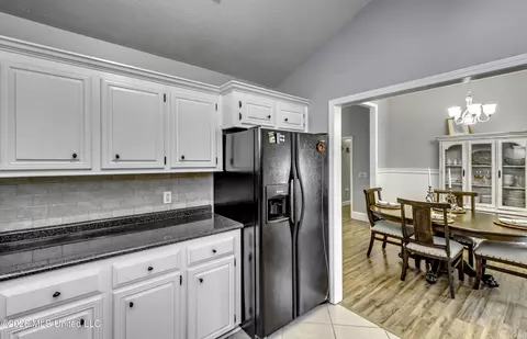 Kitchen - 690 Olympic Dr, Flowood, MS 39232 photo 5 of 7