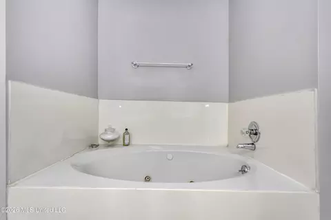 Bath - 690 Olympic Dr, Flowood, MS 39232 photo 3 of 5