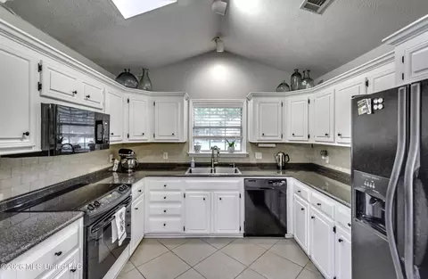 Kitchen - 690 Olympic Dr, Flowood, MS 39232 photo 1 of 7