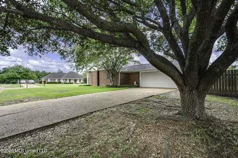 Exterior - 690 Olympic Dr, Flowood, MS 39232 photo 13 of 14
