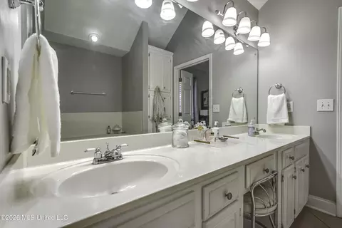 Bath - 690 Olympic Dr, Flowood, MS 39232 photo 2 of 5