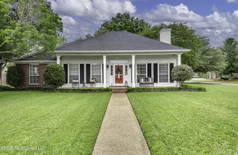 690 Olympic Dr, Flowood, MS 39232