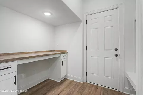 Entry Way - 1667 Baisley Dr, Nesbit, MS 38651 photo 3 of 4