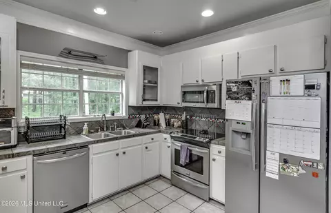 Kitchen - 279 Fox Run Rd, Brandon, MS 39047 photo 2 of 6