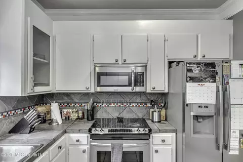 Kitchen - 279 Fox Run Rd, Brandon, MS 39047 photo 4 of 6