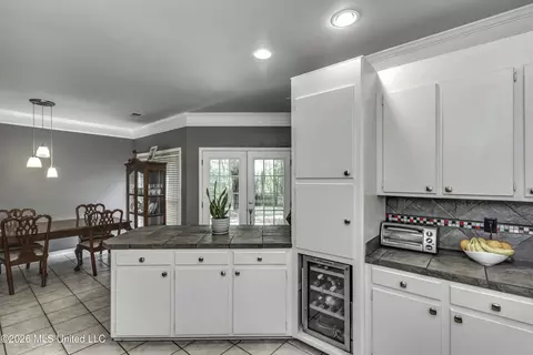 Kitchen - 279 Fox Run Rd, Brandon, MS 39047 photo 6 of 6