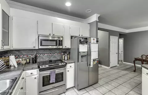 Kitchen - 279 Fox Run Rd, Brandon, MS 39047 photo 3 of 6