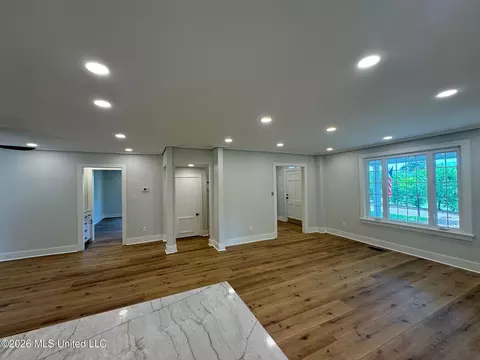 Living - 515 Duncan Ave, Natchez, MS 39120 photo 7 of 7