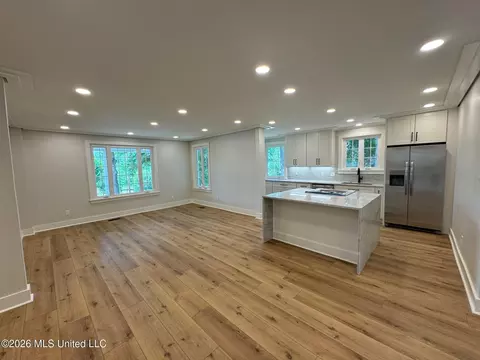 Living - 515 Duncan Ave, Natchez, MS 39120 photo 5 of 7