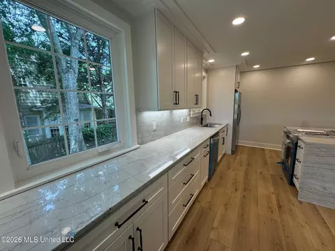 Kitchen - 515 Duncan Ave, Natchez, MS 39120 photo 3 of 4