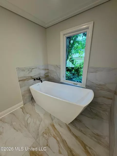 Bath - 515 Duncan Ave, Natchez, MS 39120 photo 10 of 11