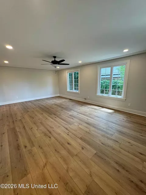 Living - 515 Duncan Ave, Natchez, MS 39120 photo 1 of 7