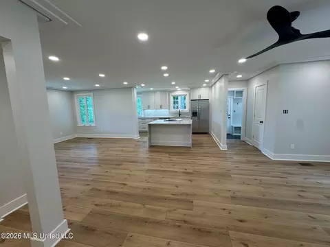 Living - 515 Duncan Ave, Natchez, MS 39120 photo 3 of 7
