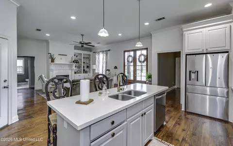 Kitchen - 250 Falls Xing, Madison, MS 39110 photo 3 of 8
