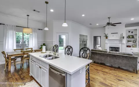 Kitchen - 250 Falls Xing, Madison, MS 39110 photo 6 of 8