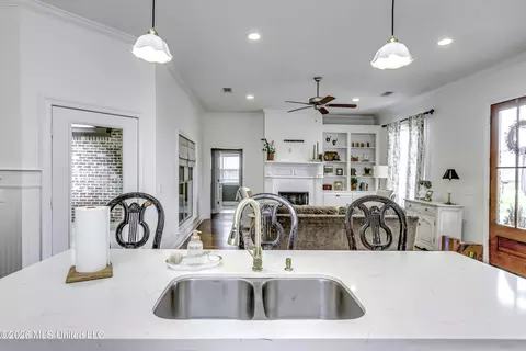 Kitchen - 250 Falls Xing, Madison, MS 39110 photo 4 of 8