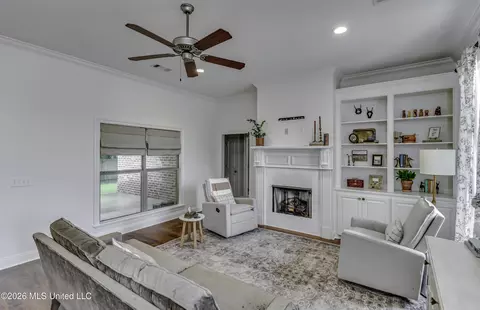 Living - 250 Falls Xing, Madison, MS 39110 photo 1 of 2
