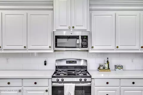 Kitchen - 250 Falls Xing, Madison, MS 39110 photo 5 of 8