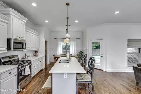 Kitchen - 250 Falls Xing, Madison, MS 39110 photo 8 of 8