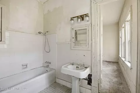 Bath - 801 Belhaven St, Jackson, MS 39202 photo 2 of 2