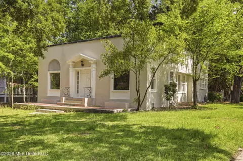 801 Belhaven St, Jackson, MS 39202