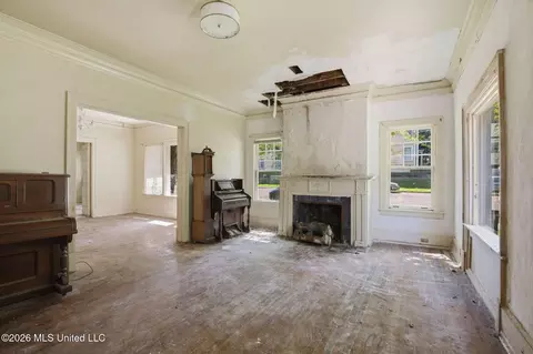 Living - 801 Belhaven St, Jackson, MS 39202 photo 1 of 3