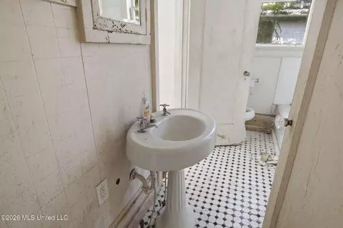 Bath - 801 Belhaven St, Jackson, MS 39202 photo 1 of 2