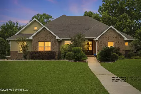 6208 Savanna Dr, Ocean Springs, MS 39564
