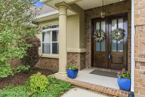 6208 Savanna Dr, Ocean Springs, MS 39564