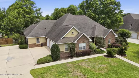6208 Savanna Dr, Ocean Springs, MS 39564