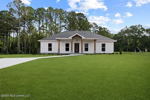 129 Southern Hills Dr, Lucedale, MS 39452