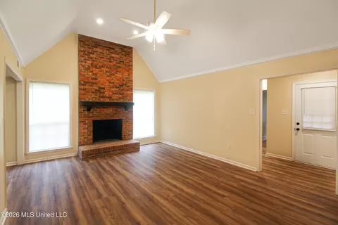 Living - 2334 N Pine Lea Dr, Jackson, MS 39209 photo 2 of 5