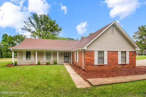 Exterior - 2334 N Pine Lea Dr, Jackson, MS 39209 photo 2 of 6