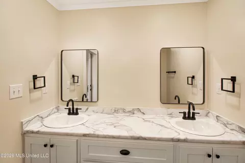 Bath - 2334 N Pine Lea Dr, Jackson, MS 39209 photo 1 of 5
