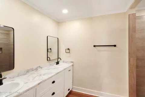 Bath - 2334 N Pine Lea Dr, Jackson, MS 39209 photo 3 of 5