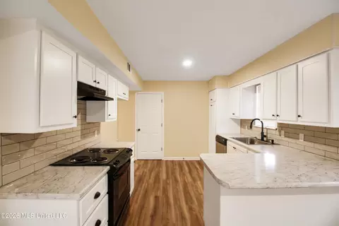 Kitchen - 2334 N Pine Lea Dr, Jackson, MS 39209 photo 1 of 3