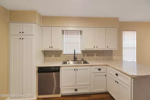 Kitchen - 2334 N Pine Lea Dr, Jackson, MS 39209 photo 3 of 3