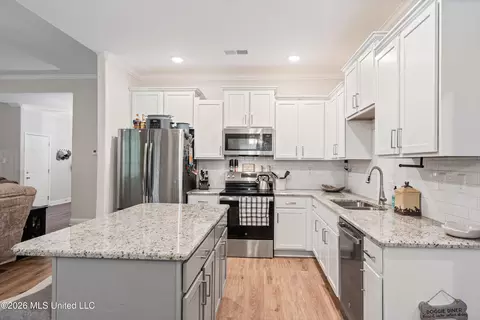 Kitchen - 2336 Scott Meadows Ln, Hernando, MS 38632 photo 2 of 2