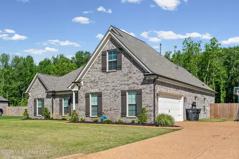 Exterior - 2336 Scott Meadows Ln, Hernando, MS 38632 photo 2 of 5