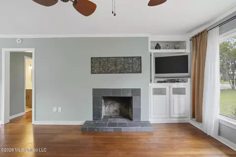 Living - 1010 Cedar Hill Dr, Jackson, MS 39206 photo 3 of 3