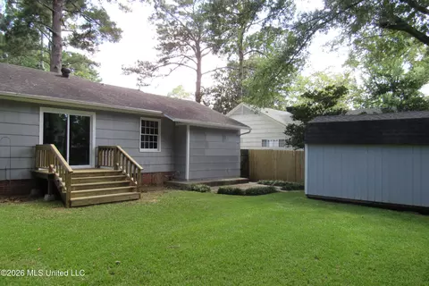 Exterior - 1010 Cedar Hill Dr, Jackson, MS 39206 photo 4 of 5