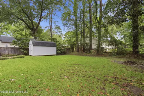 Exterior - 1010 Cedar Hill Dr, Jackson, MS 39206 photo 3 of 5
