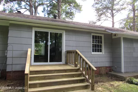 Exterior - 1010 Cedar Hill Dr, Jackson, MS 39206 photo 5 of 5