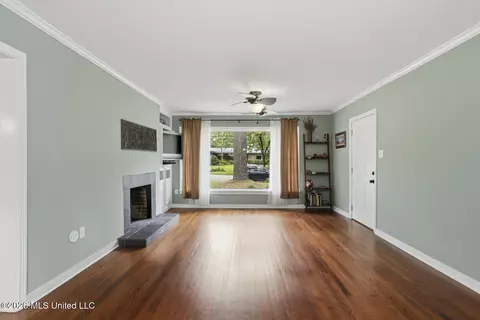 Living - 1010 Cedar Hill Dr, Jackson, MS 39206 photo 1 of 3