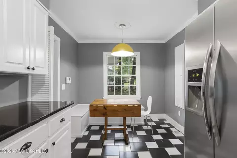 Kitchen - 1010 Cedar Hill Dr, Jackson, MS 39206 photo 4 of 4
