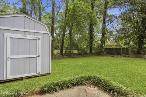 Exterior - 1010 Cedar Hill Dr, Jackson, MS 39206 photo 2 of 5