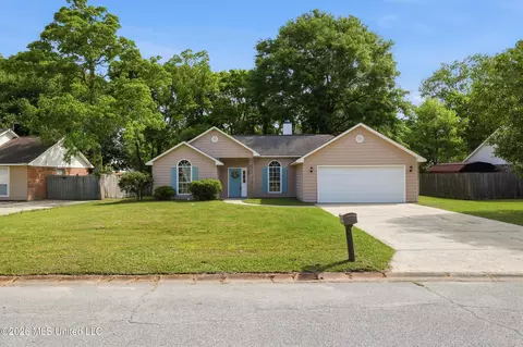 6920 Pinehurst Dr, Ocean Springs, MS 39564