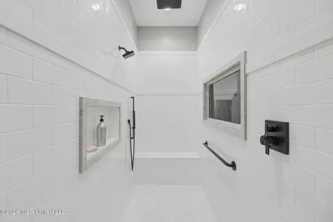 Bath - 1034 W Mchenry Rd, Mchenry, MS 39561 photo 3 of 7